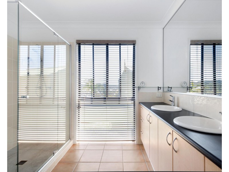 8 Thunder Drive, Currumbin Waters QLD 4223