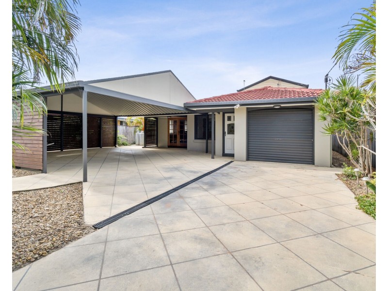 32 Thirteenth Avenue, Palm Beach QLD 4221