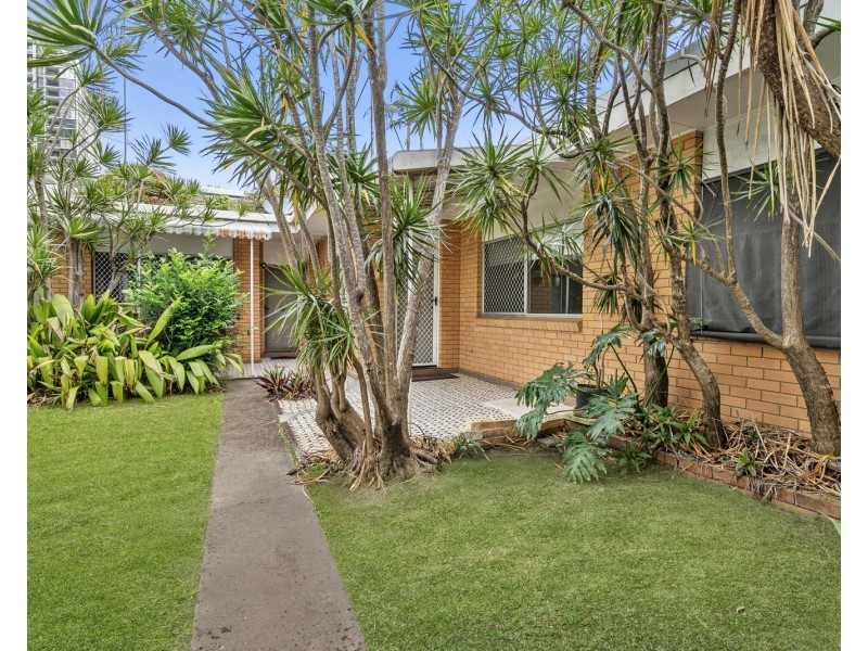 2/30 Alexandra Avenue, Mermaid Beach QLD 4218