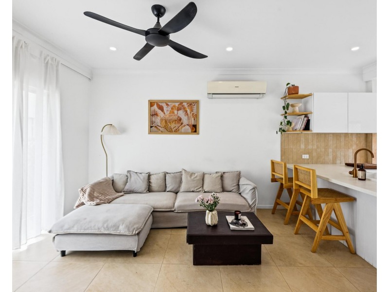 2/76 Dutton Street, Coolangatta QLD 4225