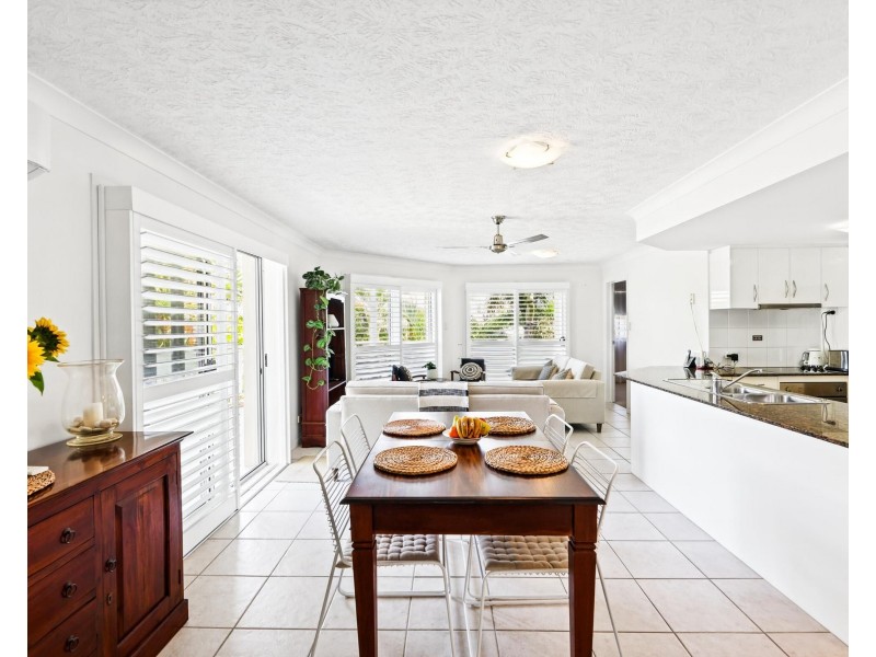 8/50-52 Miles Street, Coolangatta QLD 4225