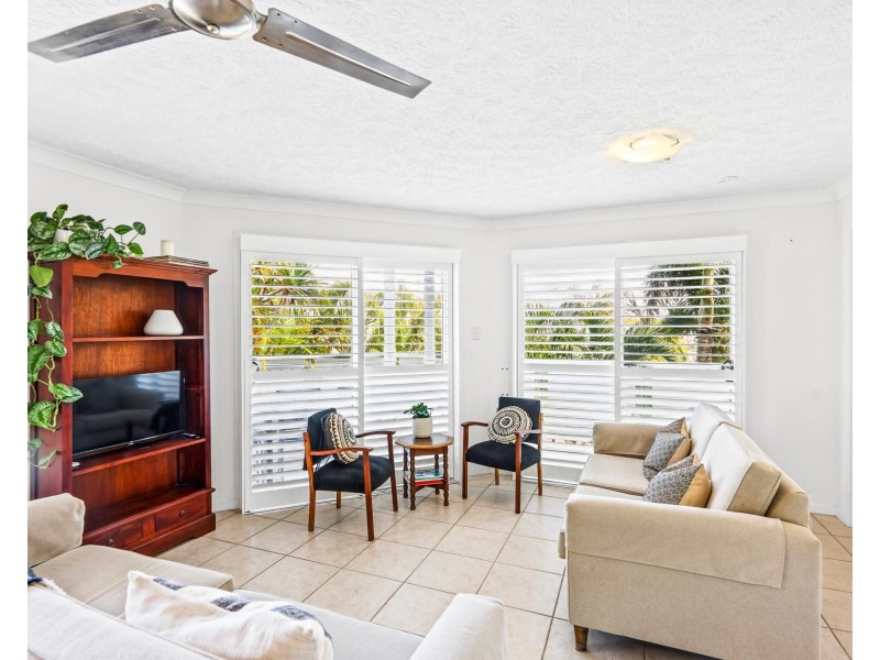 8/50-52 Miles Street, Coolangatta QLD 4225