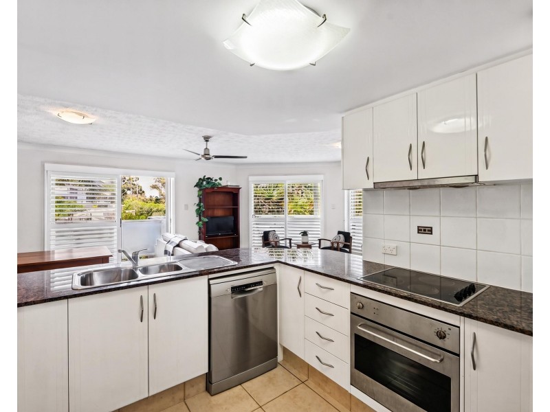 8/50-52 Miles Street, Coolangatta QLD 4225