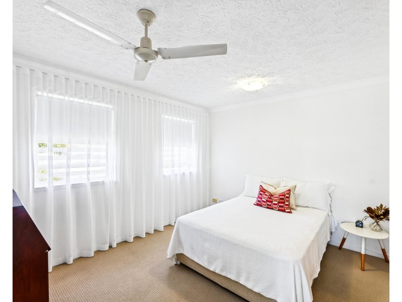 8/50-52 Miles Street, Coolangatta QLD 4225