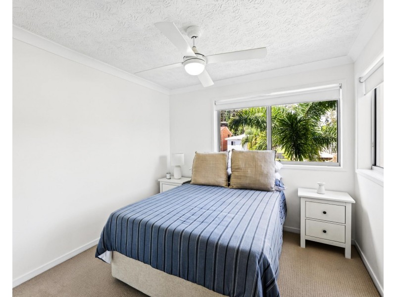 8/50-52 Miles Street, Coolangatta QLD 4225