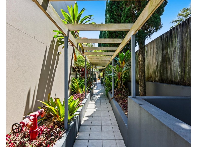 8/50-52 Miles Street, Coolangatta QLD 4225