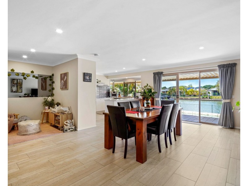 16 Harris Court, Currumbin Waters QLD 4223