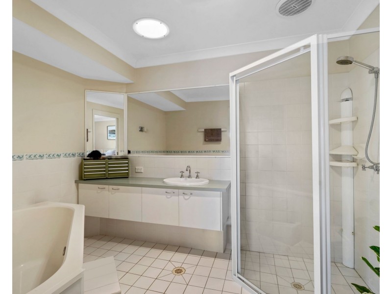16 Harris Court, Currumbin Waters QLD 4223