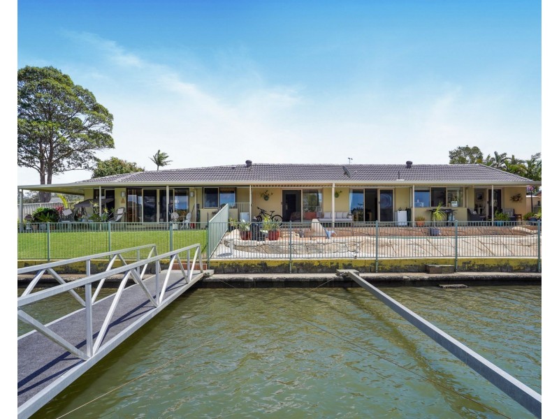 16 Harris Court, Currumbin Waters QLD 4223