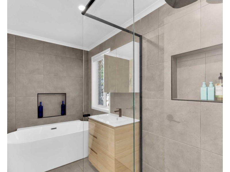2/41J Murtha Drive, Elanora QLD 4221