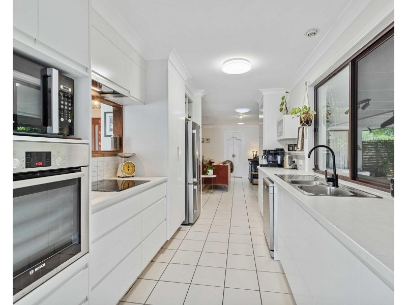 69 Dunlin Drive, Burleigh Waters QLD 4220