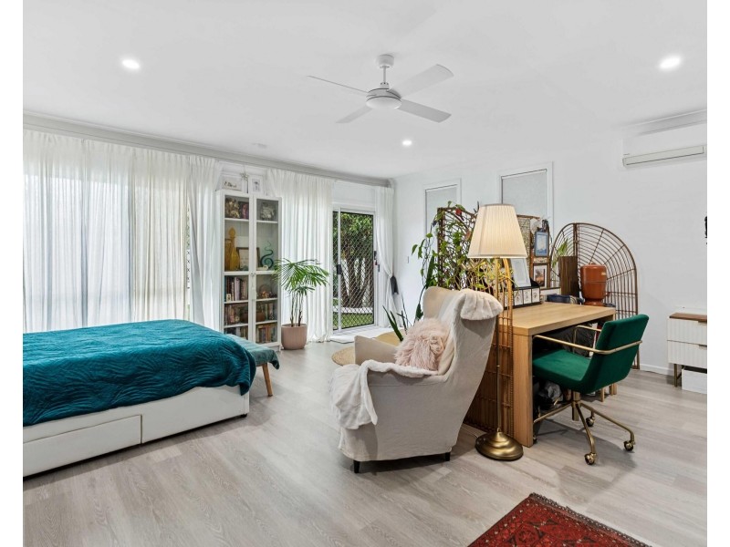 69 Dunlin Drive, Burleigh Waters QLD 4220