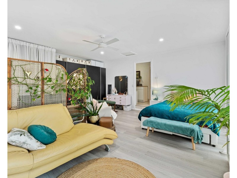 69 Dunlin Drive, Burleigh Waters QLD 4220