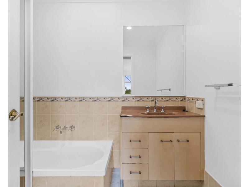 85 Angelica Street, Elanora QLD 4221
