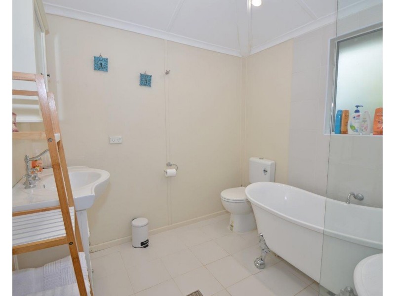 8 Station Street, Johns River NSW 2443