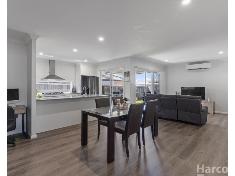 14 Meares Circuit, Thrumster NSW 2444