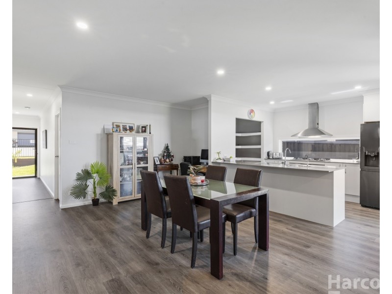 14 Meares Circuit, Thrumster NSW 2444