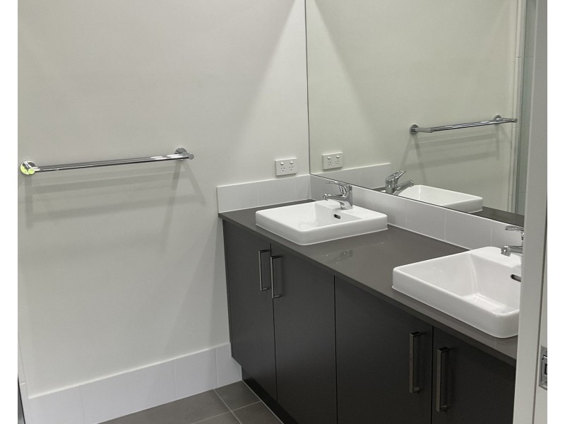 10 Strathallan Avenue, Thrumster NSW 2444