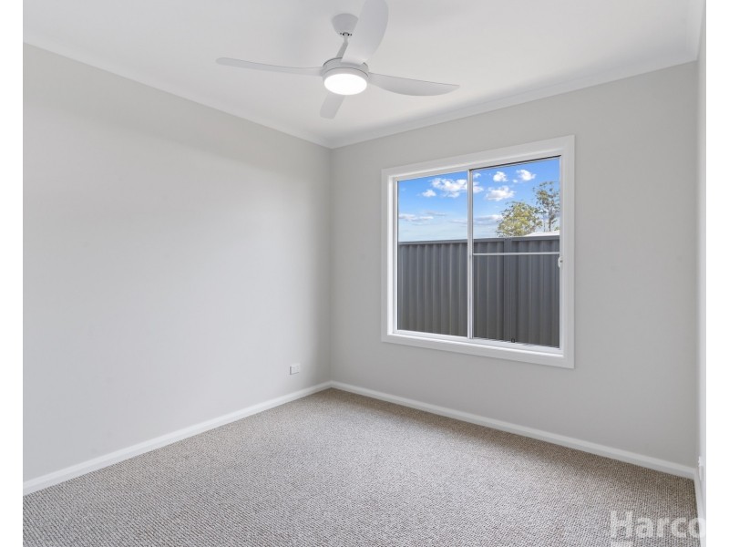 27 Strathallan Terrace, Thrumster NSW 2444