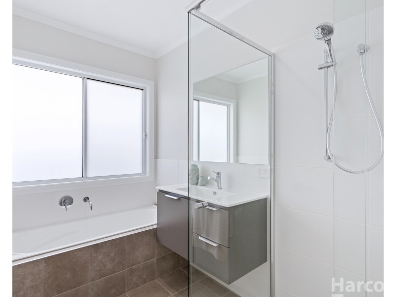 27 Strathallan Terrace, Thrumster NSW 2444