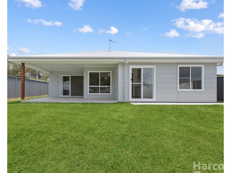 27 Strathallan Terrace, Thrumster NSW 2444