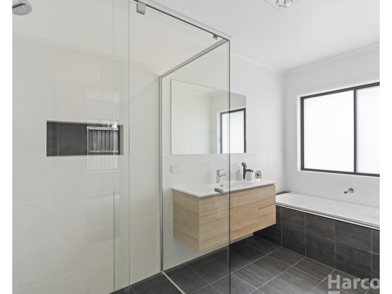 9 Eskdale Grove, Thrumster NSW 2444