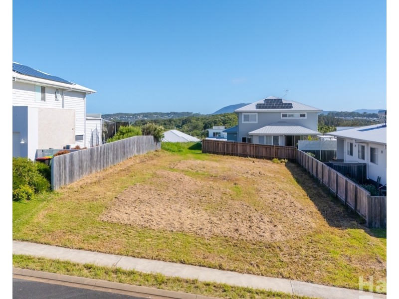 12 Waterside Way, Lake Cathie NSW 2445