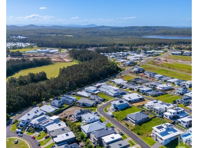 12 Waterside Way, Lake Cathie NSW 2445