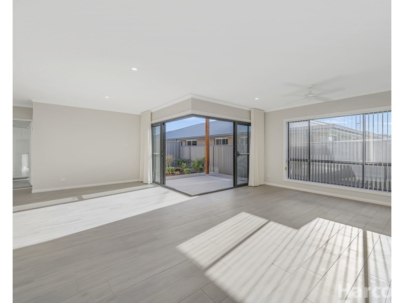 1 Field Street, Thrumster NSW 2444