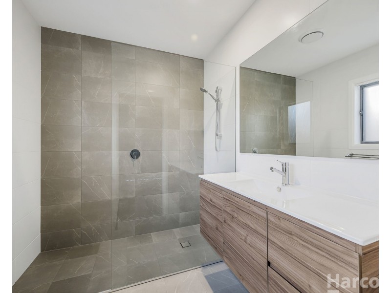 1 Field Street, Thrumster NSW 2444