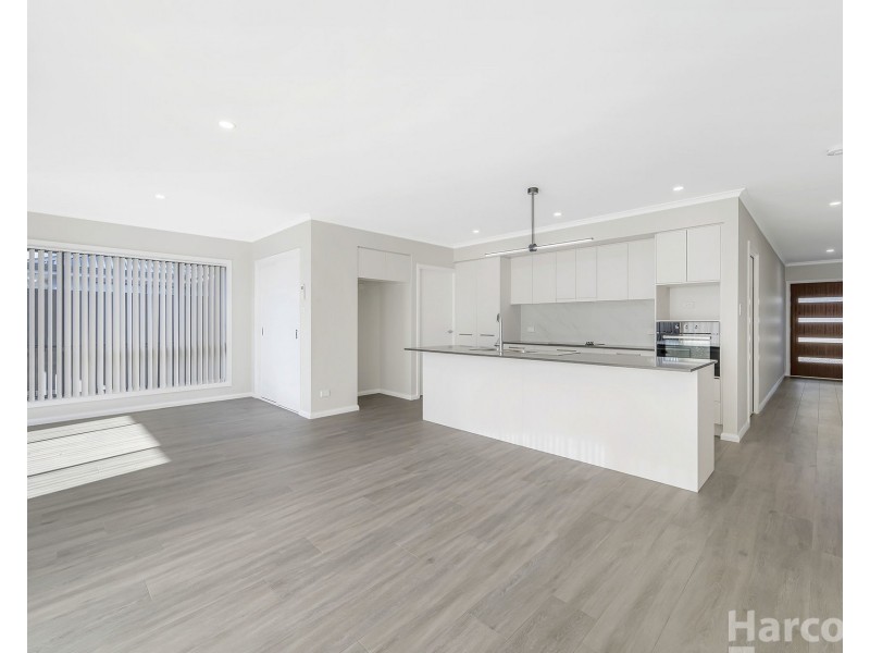 1 Field Street, Thrumster NSW 2444