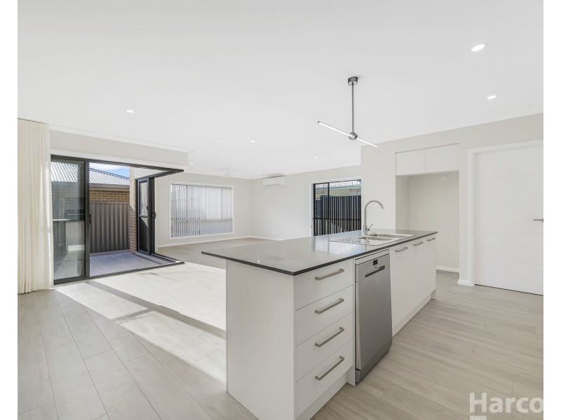 1 Field Street, Thrumster NSW 2444