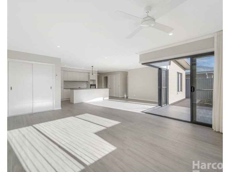 1 Field Street, Thrumster NSW 2444