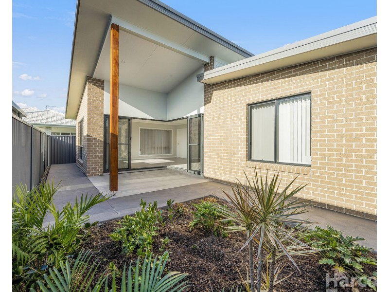 1 Field Street, Thrumster NSW 2444