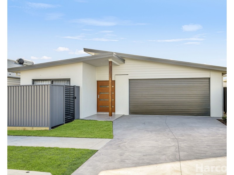 1 Field Street, Thrumster NSW 2444