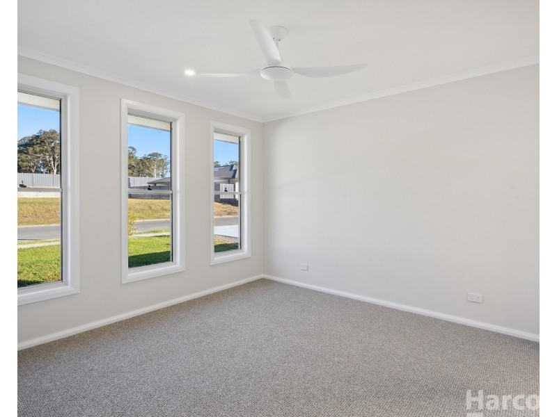 31 Strathallan Terrace, Thrumster NSW 2444