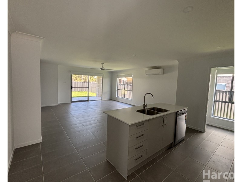 6 Wildwood Way, Thrumster NSW 2444