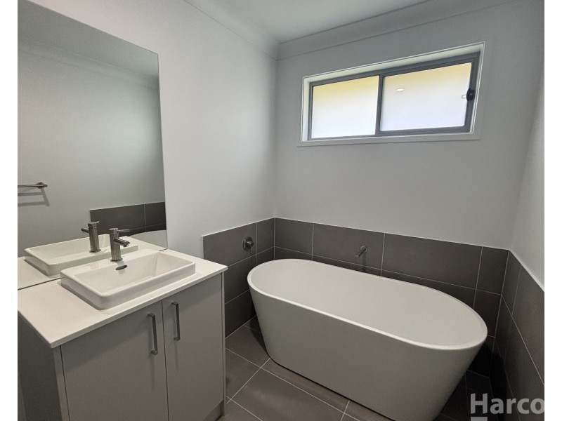 6 Wildwood Way, Thrumster NSW 2444