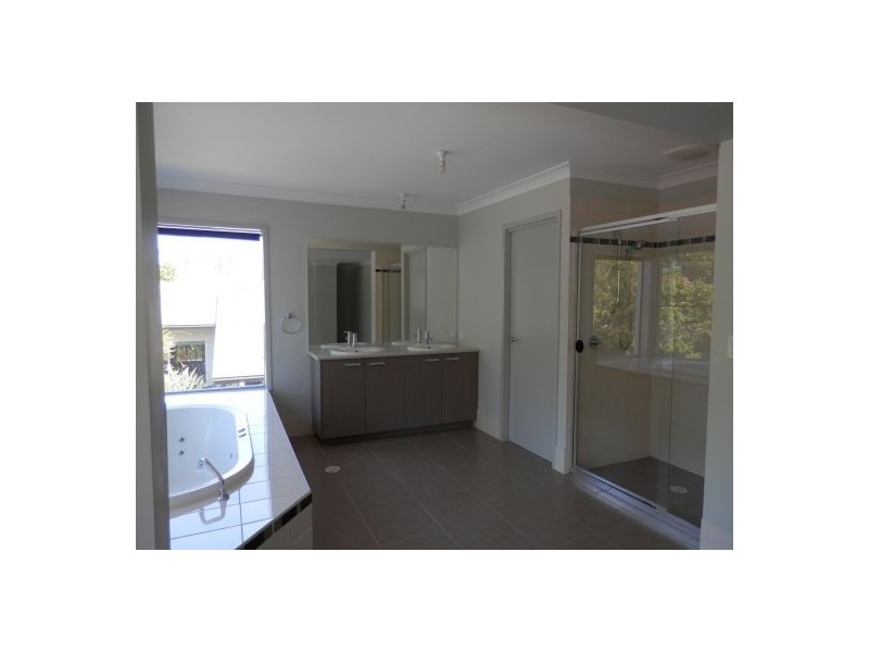 4 Picnic Creek Drive, Coomera QLD 4209