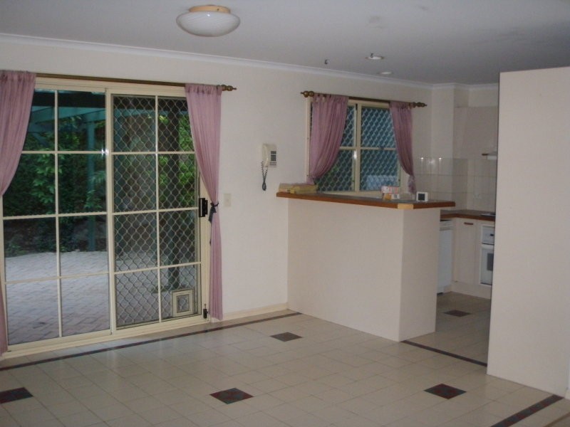 2/61 Paddington Drive, Carrara QLD 4211