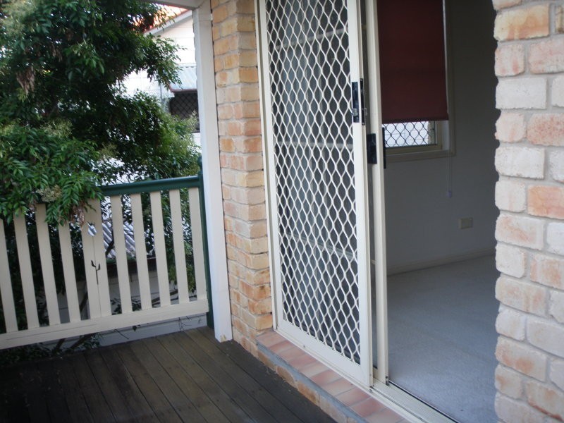 2/61 Paddington Drive, Carrara QLD 4211