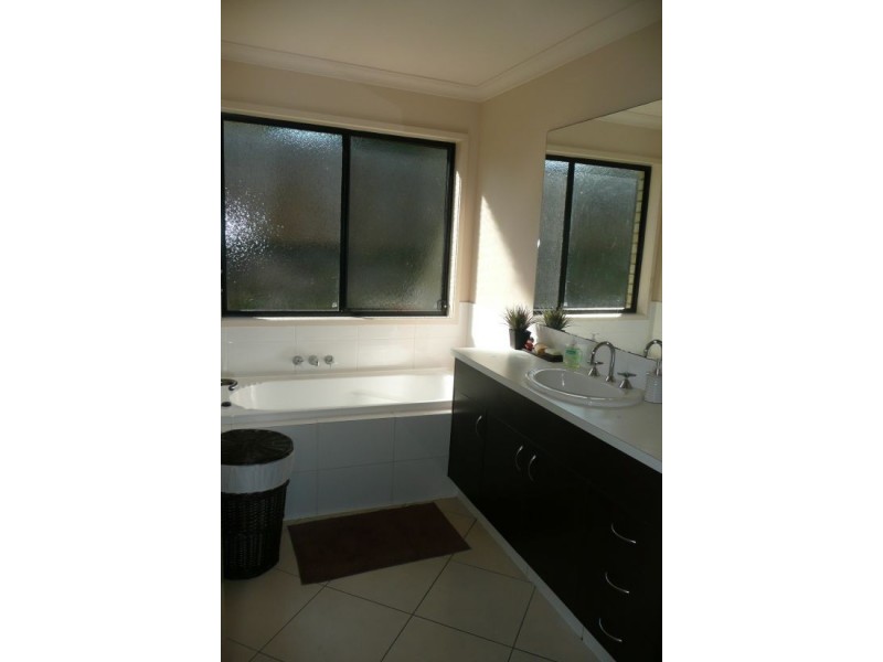 19 Matthews Crescent, Pimpama QLD 4209
