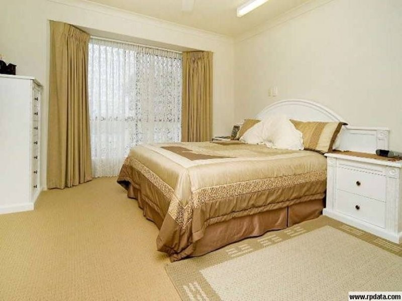 38 Sickle Avenue, Hope Island QLD 4212