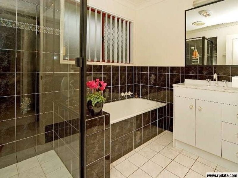 38 Sickle Avenue, Hope Island QLD 4212