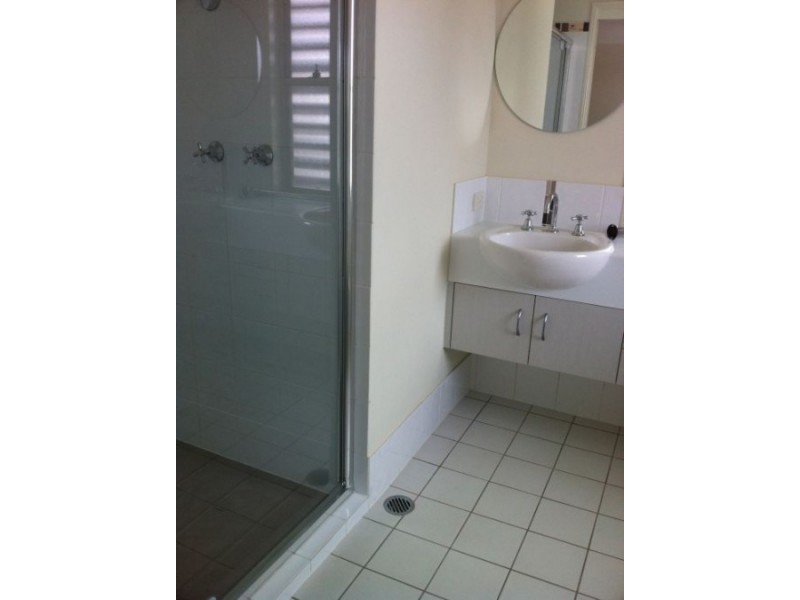 2/32-34 Margaret Street, Southport QLD 4215