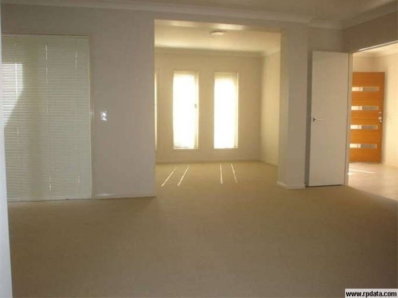 32 Pacha Close, Coomera Waters QLD 4209