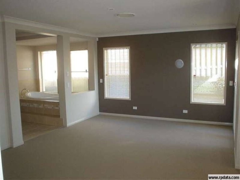 32 Pacha Close, Coomera Waters QLD 4209