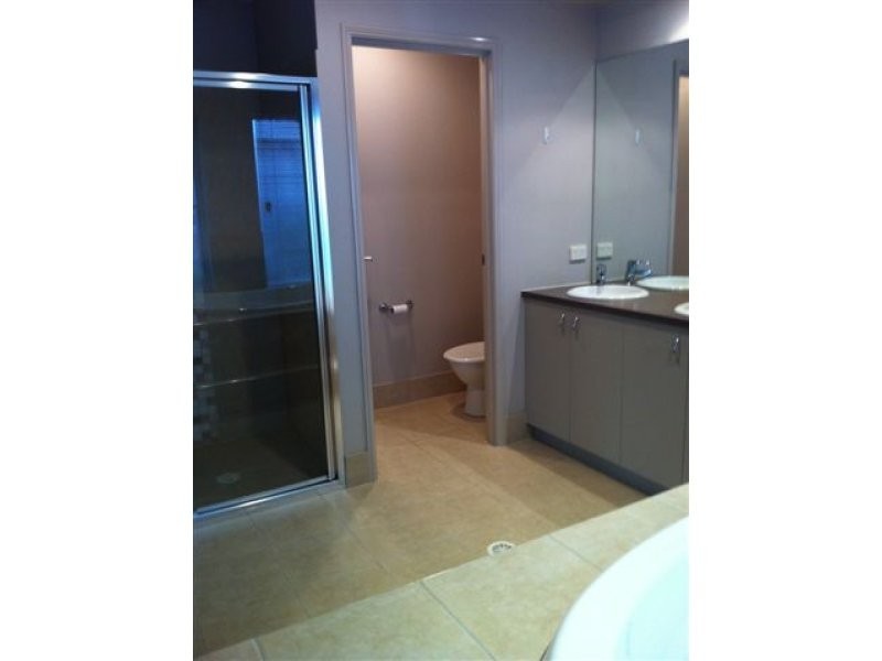 32 Pacha Close, Coomera Waters QLD 4209