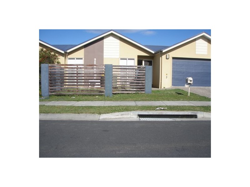 2/16 Ferncliffe Street, Upper Coomera QLD 4209