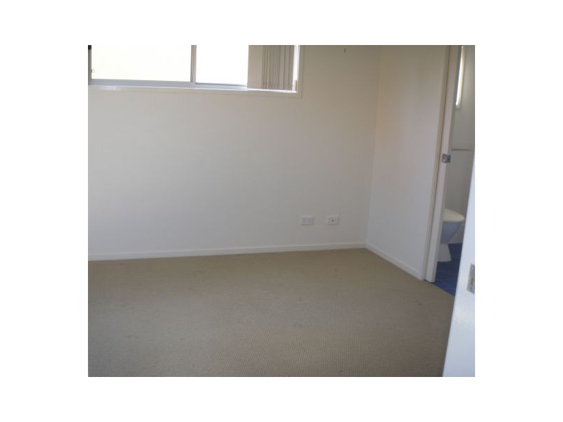 2/16 Ferncliffe Street, Upper Coomera QLD 4209